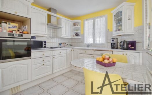 Jolie maison familiale à Plaisir / SOUS OFFRE