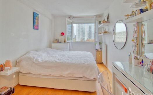 Bel appartement au calme offrant une grande luminosité et une vue dégagée