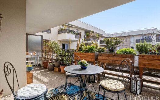 Charmant appartement familial, lumineux avec belle terrasse, cave et parking